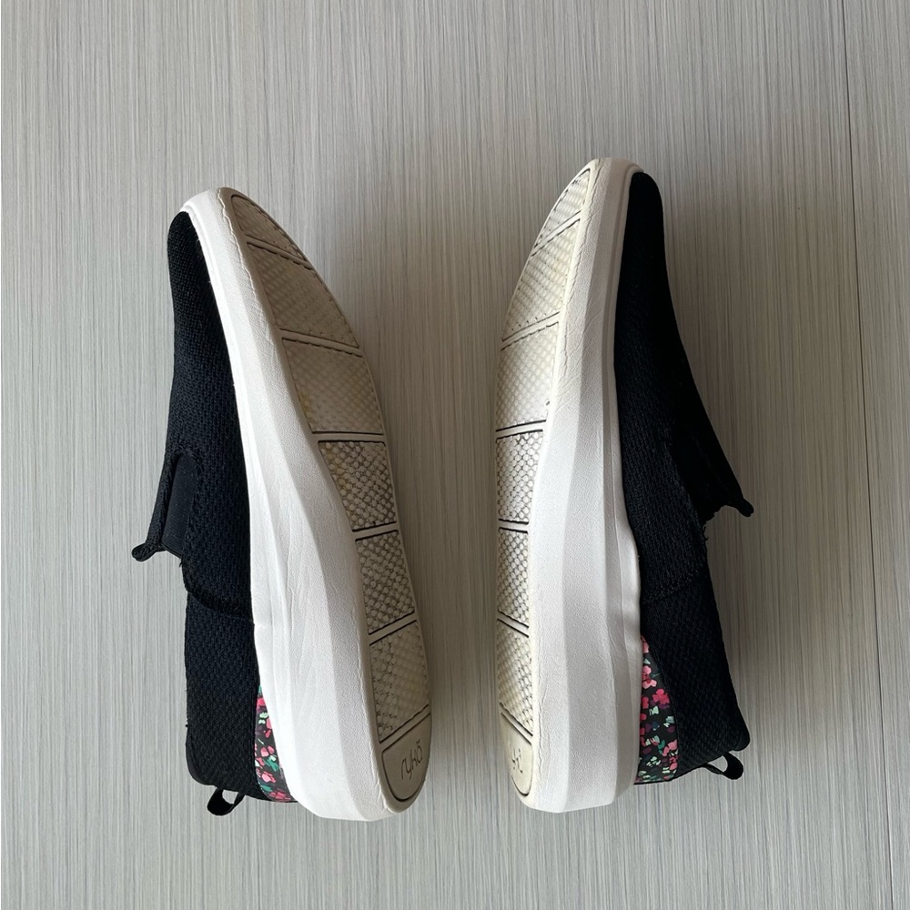 Slip ons - Picture 15 of 15